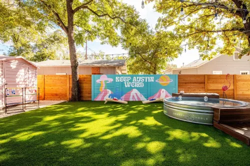 Heated Pool-Sleeps 10-Fire Pit- 2miles Downtown!