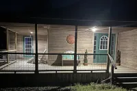 Relaxing Lake Retreat off I-40