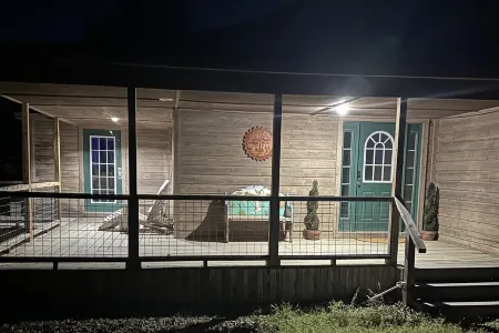 Relaxing Lake Retreat off I-40