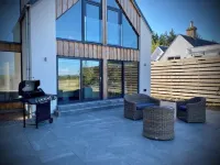 Deluxe 2 bed en-suite, stunning views, parking