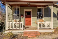 Cottage On Main- In The Heart Of Weston