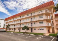 2B/2B Ground Floor/Poolside/ Ocean Front