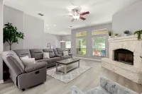 Charming 4 Bedroom House near Lake McQueeney 맥퀸이 호텔