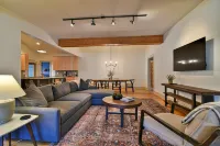 Downtown Brevard - 3 king suites, mountain bike ready, walk!