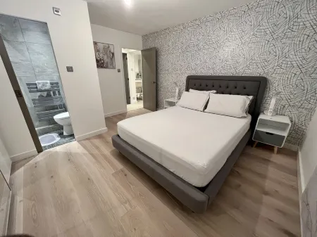 Stylish Contemporary Apartment Отели рядом с достопримечательностью «Crystal Palace Museum»