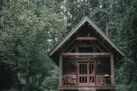 The Lodge @ SkyCamp: Cozy cabin with hot tub 15min from Stevens Pass