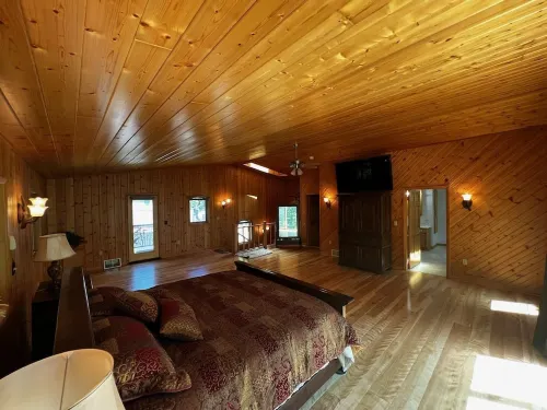 Secluded and spacious lake home in Wisconsin Northwoods Hotels in Langlade County