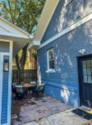 Hello Sunshine! Beautiful Bungalow in the Heart of Springfield!