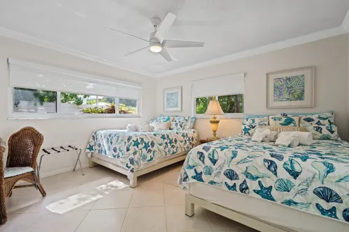 Screened-In Heated Pool and 5 min from the beach. Child friendly.