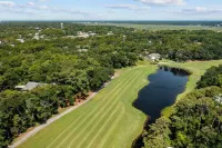 Scenic Caswell Beach! 3 Mins to Beach & Pool. Clean + Conveniently Located