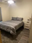 Brand New Duplex Across the road from Devils Lake w/lake access Hôtels à : 