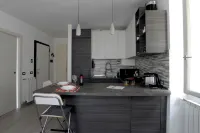 LaCasetta _ Como Lakeview Terrace renovated apt.