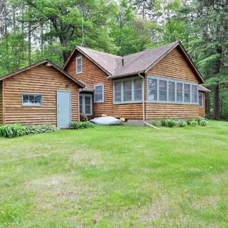 The Cabin- cozy cottage on the sandy shores of the Chippewa Flowage
