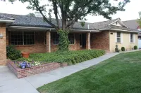 Indoor Pool , Hot Tub, Game Room & Gym - Homestays