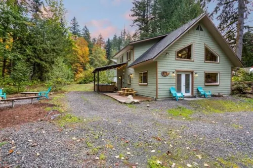 The River Cabin near Mt. Baker