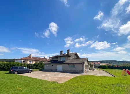 Spectacular individual Villa in private urbanization with pool and beach Отели в г. Госон