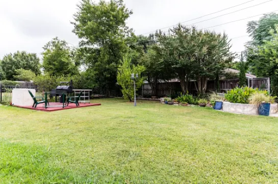 ENJOY RESORT  STYLE LUXURY ACCOMMODATIONS AT THE ESTATE HOME