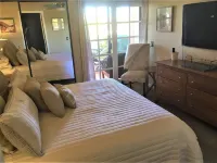 Palm Springs Deauville Desert Garden Honeymoon Hideaway 주변 호텔