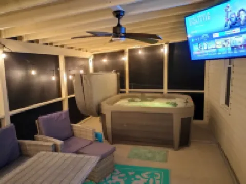 Updated home on 2/3 acre w/ HOT TUB and BOAT DOCK! Walk to 3 bars/eateries