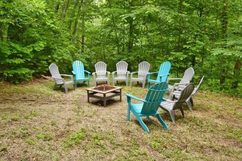 Beautiful, Comfortable River Retreat surrounded by Trees