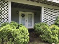 Huge deck, grill, stunning mountain views. EV charging station available.