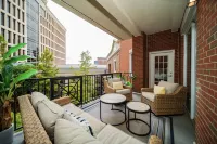 Luxe 2BR/2BA Condo 1 Block from Main St w/ Balcony - Condos