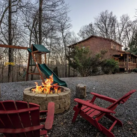 Mountain views~Near the River~Playground~Pet Friendly!