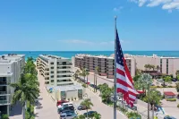 Luxury condo located directly on Siesta Key Beach