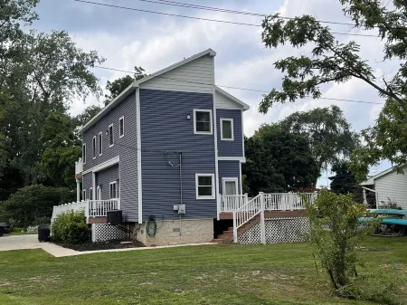 "CALYPSO"  BRAND NEW  HUGE 4-bedroom house with WiFi and AC in Oak Harbor