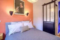 Contemporary 1-bedroom apartment with balcony, air conditioning, 50m from beach - 홈스테이