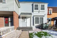 Charming 4-bedroom Townhouse  25 min from Denver Hotels near On the Dollar