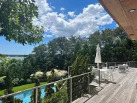 Bayfront 5 bedrooms family home. Panoramic sea view from all rooms
