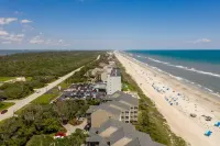 Exceptionally Clean 3Br/3Ba Oceanfront Condo in the Heart of the Crystal Coast