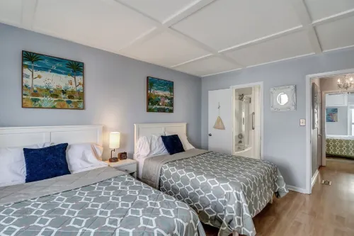 Direct Ocean Ocean View and Best Mid-Island Location, Beach Gear Provided