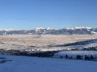 Where beautiful scenery is unavoidable! Fly-fishing, hiking/family time w/pets!