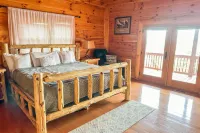 Huge Mountain Estate,Blue Ridge View, Sleeps 18, Hot Tub, Deck, & Game Room