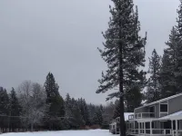 Plumas Pines Golf Resort. Updated Condo on the 4th Fairway. EV Charger on Site. Hotels in Plumas Eureka