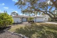 Luxury ~ Heated Pool  ~ Games ~ near AMI, IMG, SRQ Hotels near Holmes Beach Skate Park