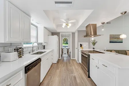 🌟Family-Friendly 4BR🛝Close to All DFW Attractions🌟 Отели в г. Кэрролтон