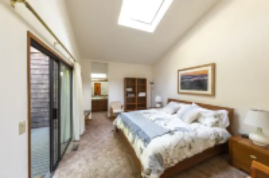 Wine Country Redwood Estate in the Heart of Wine Country