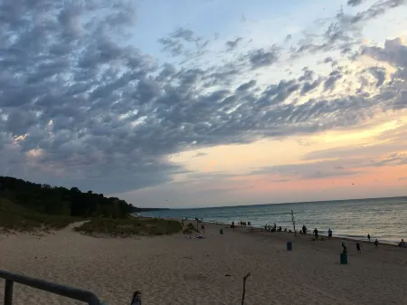 Warren Dunes- Pool, Hot Tub, Pet Friendly, Firepit, Pergola, Near Beach