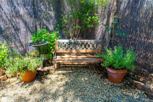 Cozy Cottage Retreat,  Close to Yosemite, Beautiful Views, Hot Tub & More!