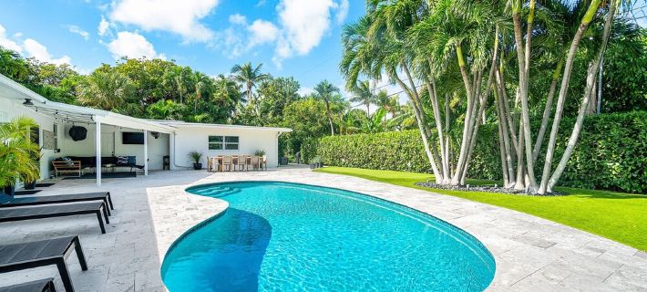 Yacht Harbor Oasis: Beach Bliss with Private Pool Hotels in Riviera Beach