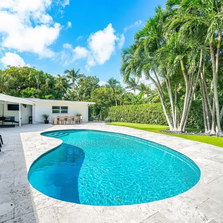 Yacht Harbor Oasis: Beach Bliss with Private Pool