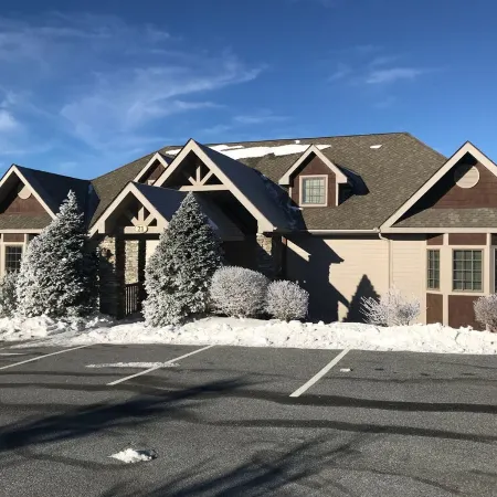 Walk to ski slopes! INCREDIBLE MTN VIEWS,SUNSETS, HOTTUB, FIREPLACE