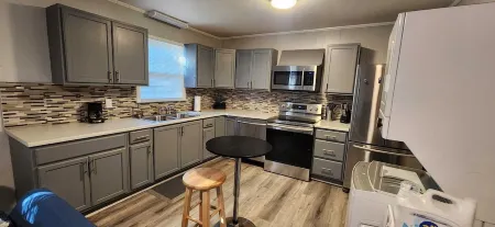 Cozy 1-bedroom Gem in GVL Отели в г. Паркер