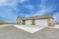 Modern marble beauty with easy access to hiking, UTV, and mountain bike trails -  Ferienhäuser