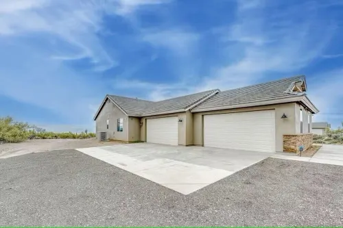 Modern marble beauty with easy access to hiking, UTV, and mountain bike trails - Villas