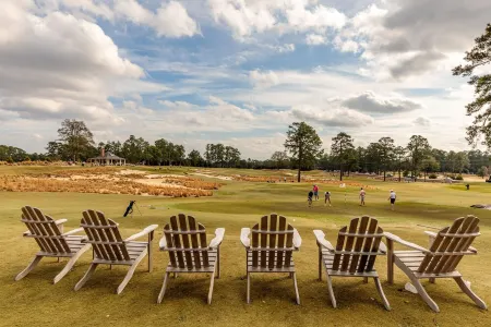 5 minute walk to Pinehurst Resort - Perfect 2BR Condo for buddies golf trip