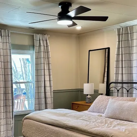 White Little Cottage-Newly Renovated-Pets-Family